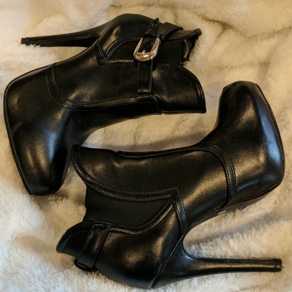 High heel ankle boot lovers wanted!